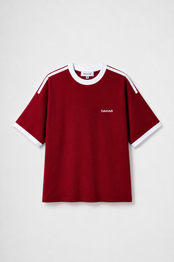 Contrast T-shirt with ribbed collar and sleeve trims.