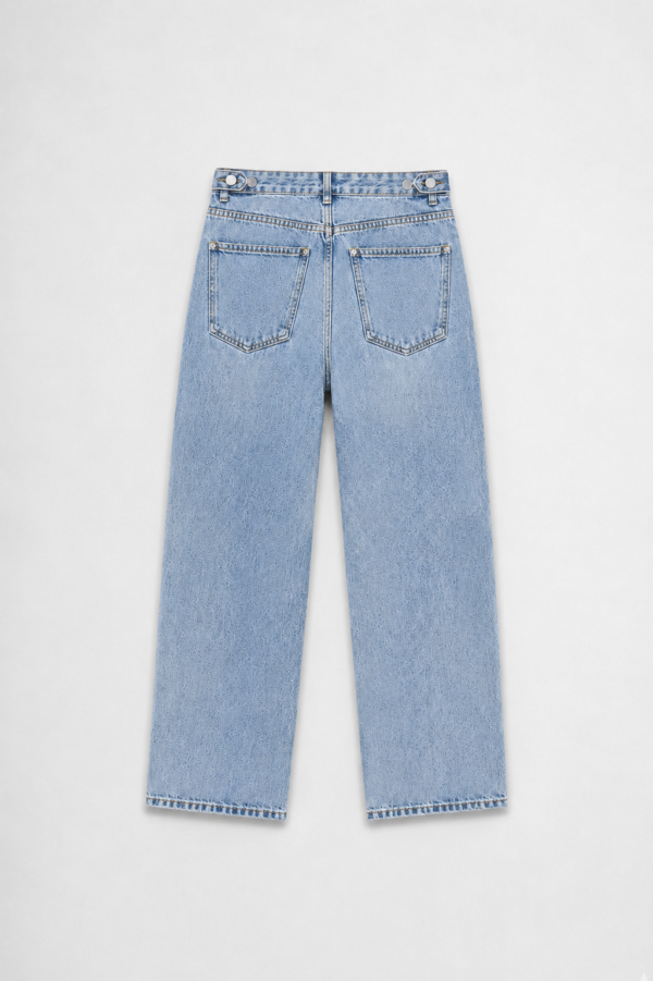 DAHAR LIGHT WASH JEANS